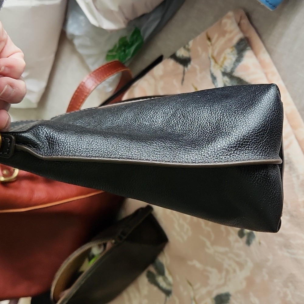 Fossil Black Leather Crossbody - Picture 4 of 9